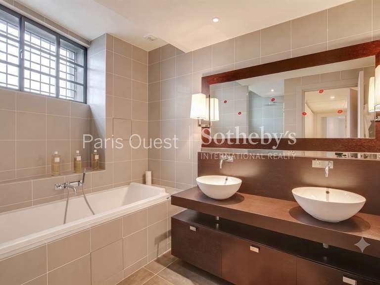 Appartement Paris 8e - 2 chambres - 152m²