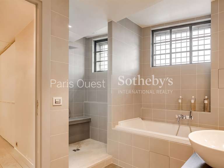 Appartement Paris 8e - 2 chambres - 152m²