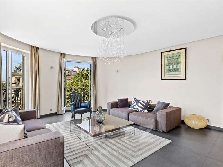 Appartement Paris 8e - 3 chambres - 212m²