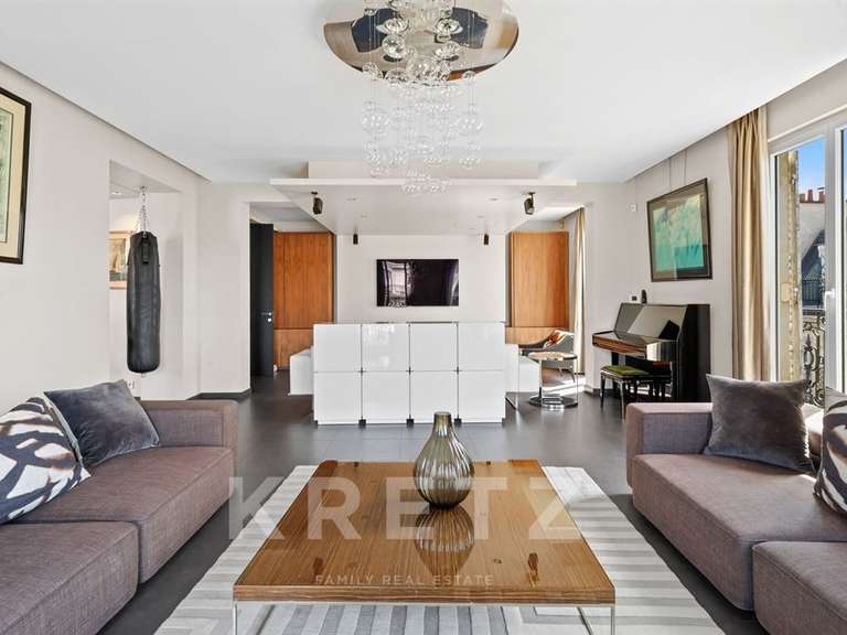 Appartement Paris 8e - 3 chambres - 212m²