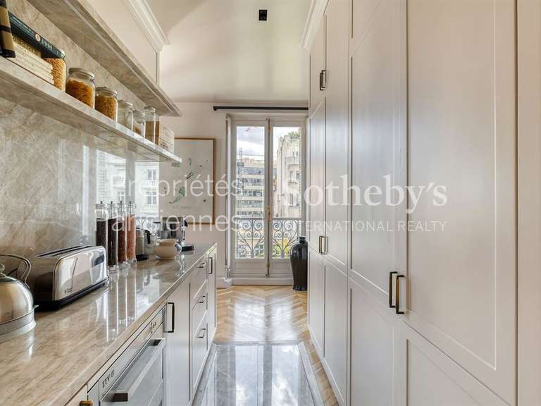 Appartement Paris 8e - 5 chambres - 389m²