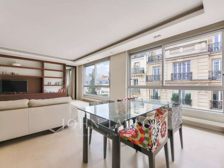 Appartement Paris 8e - 3 chambres - 105m²
