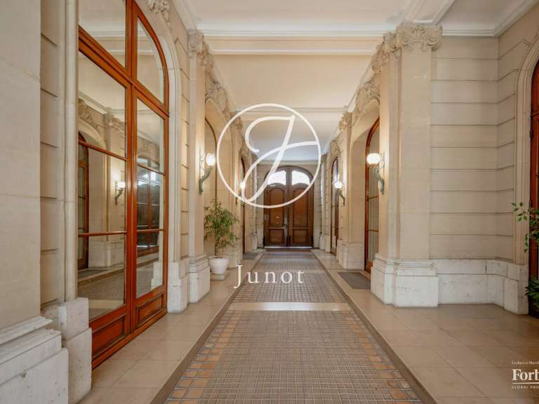 Appartement Paris 8e - 4 chambres - 176m²