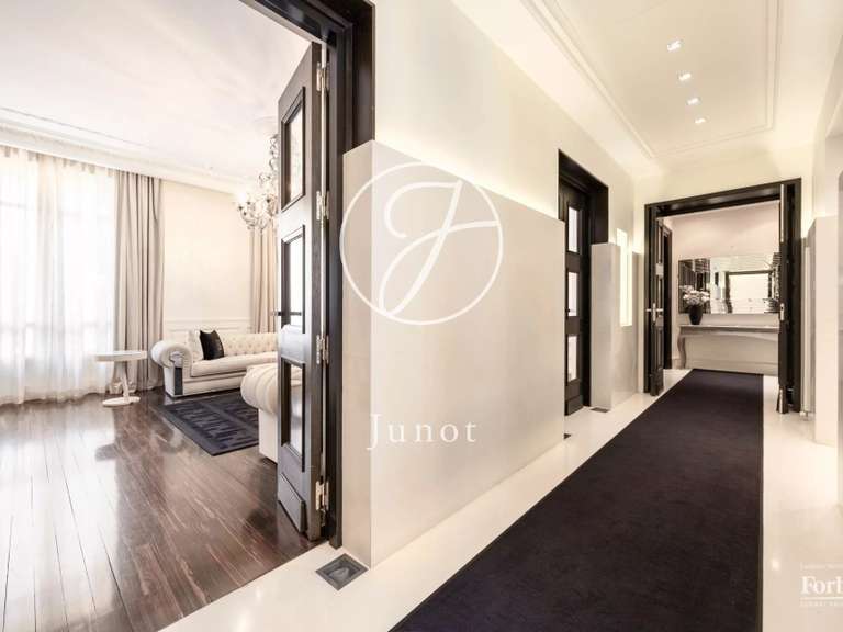 Appartement Paris 8e - 2 chambres - 160m²