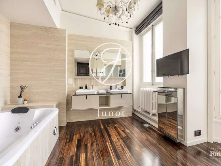 Appartement Paris 8e - 2 chambres - 160m²