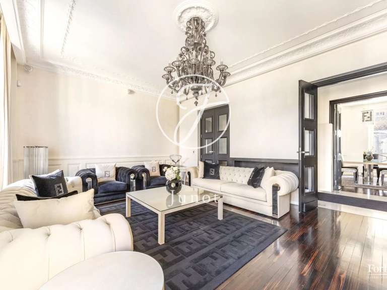 Appartement Paris 8e - 2 chambres - 160m²