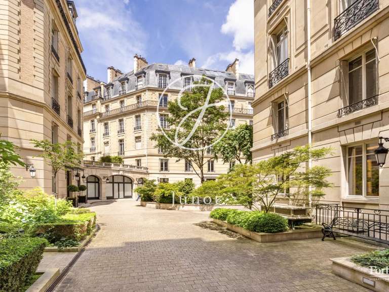 Appartement Paris 8e - 2 chambres - 160m²
