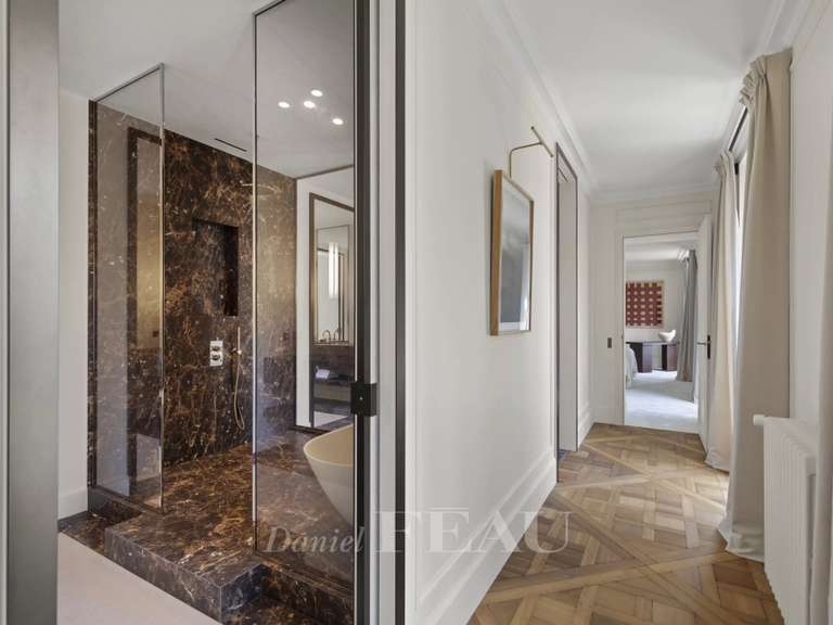 Appartement Paris 8e - 3 chambres - 319m²