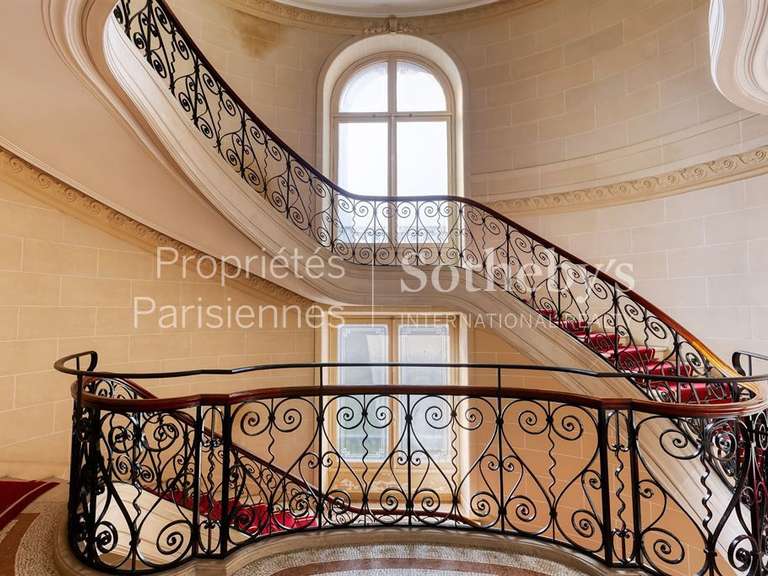 Appartement Paris 8e - 9 chambres - 722m²