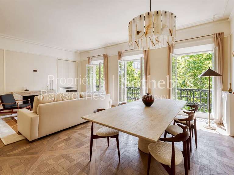 Appartement Paris 8e - 2 chambres - 135m²