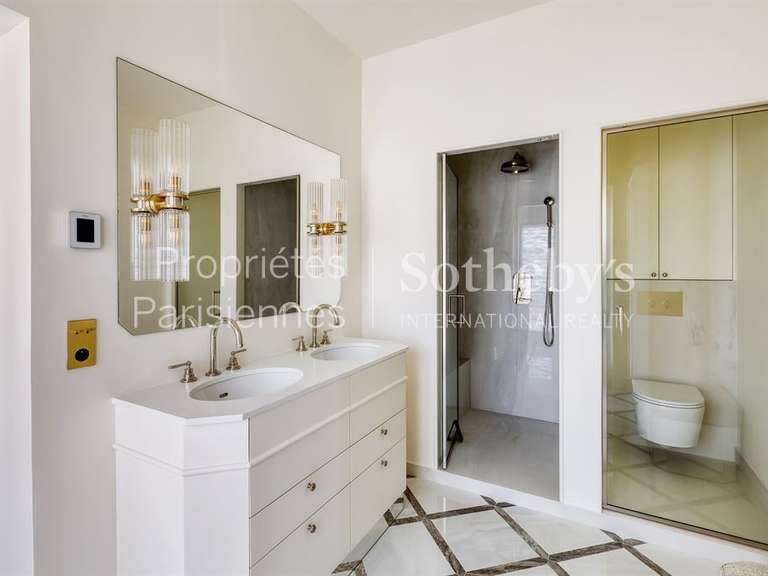 Appartement Paris 8e - 2 chambres - 135m²