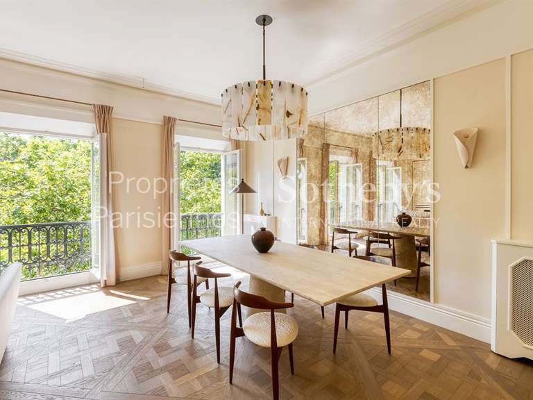 Appartement Paris 8e - 2 chambres - 135m²