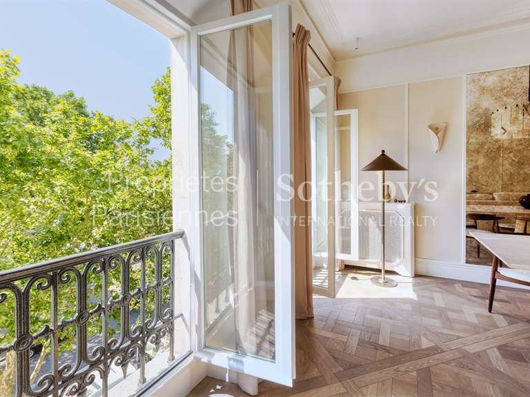 Appartement Paris 8e - 2 chambres - 135m²