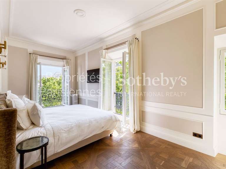 Appartement Paris 8e - 2 chambres - 135m²