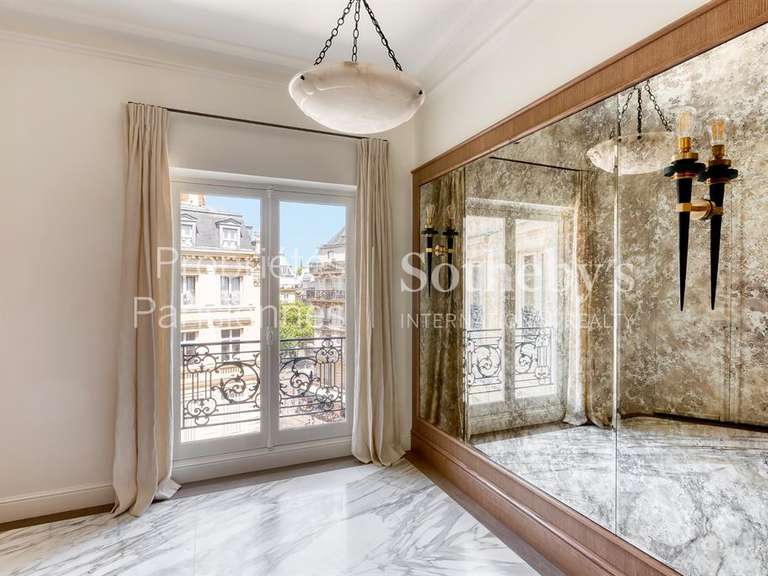 Appartement Paris 8e - 2 chambres - 135m²