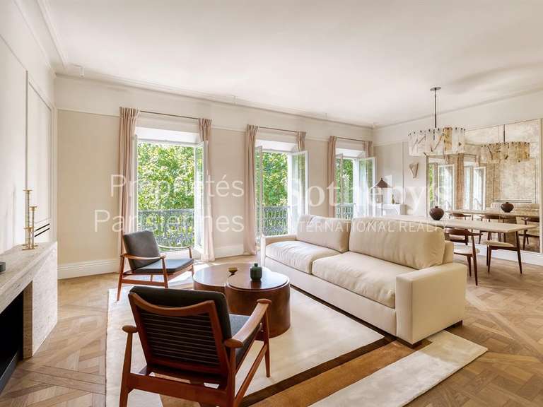 Appartement Paris 8e - 2 chambres - 135m²