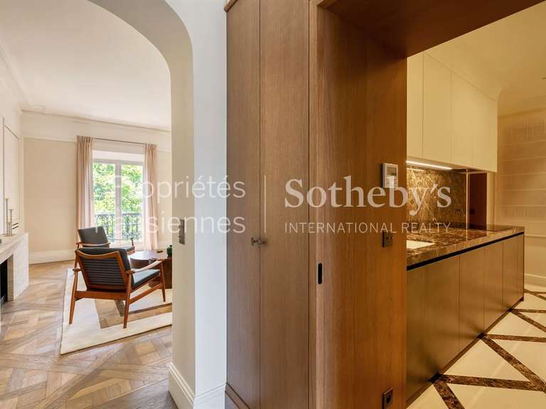 Appartement Paris 8e - 2 chambres - 135m²