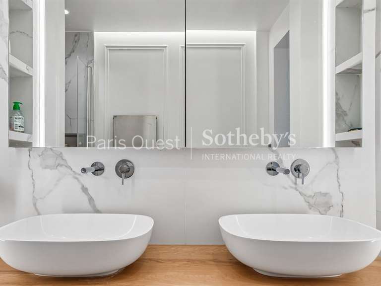 Appartement Paris 8e - 3 chambres - 172m²