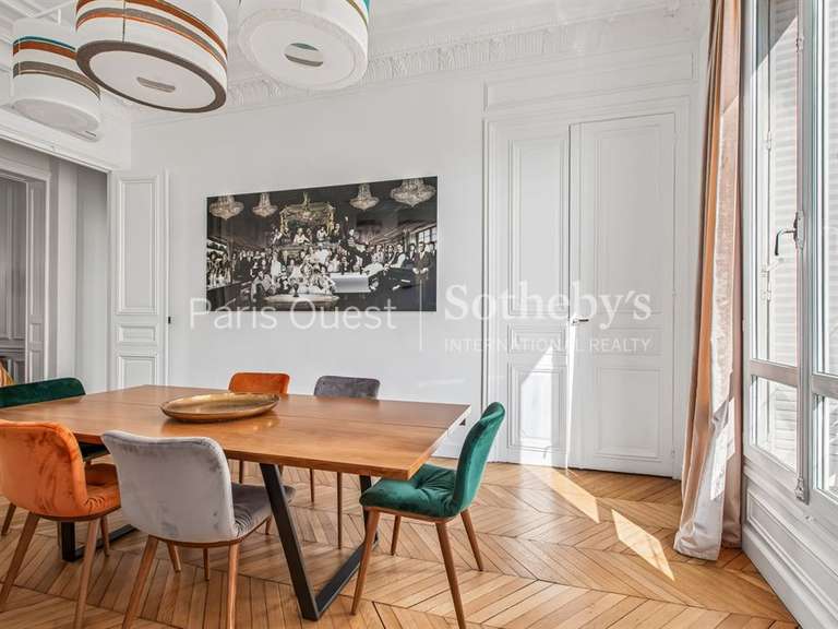 Appartement Paris 8e - 3 chambres - 172m²