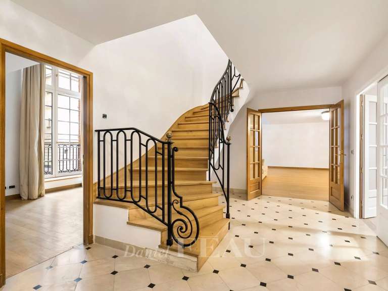 Appartement Paris 8e - 4 chambres - 231m²