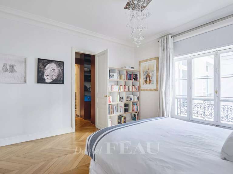 Appartement Paris 8e - 3 chambres - 167m²