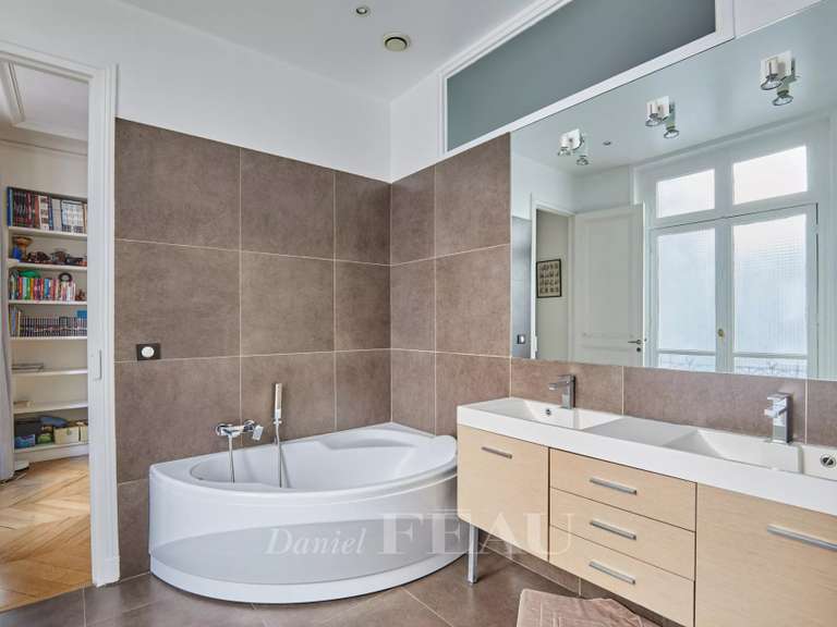 Appartement Paris 8e - 3 chambres - 167m²