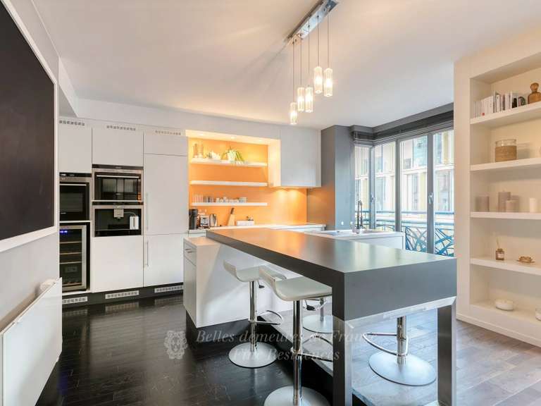 Appartement Paris 8e - 2 chambres - 93m²