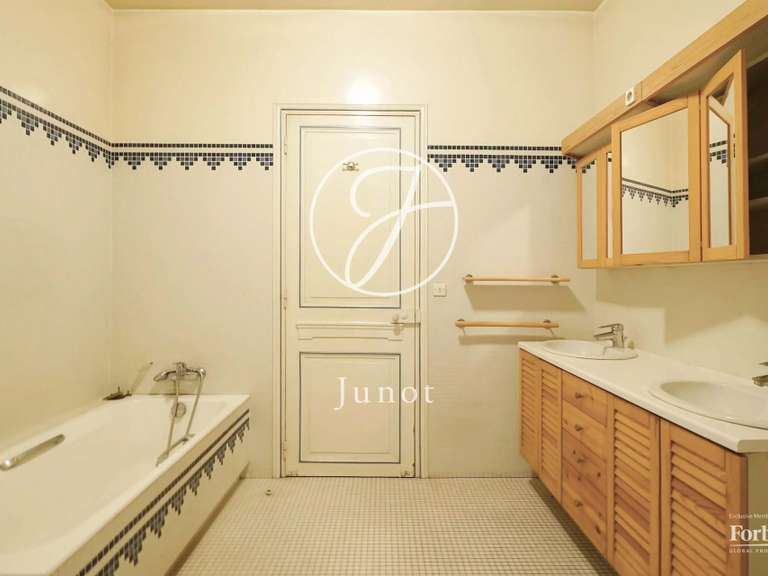 Appartement Paris 8e - 4 chambres - 177m²