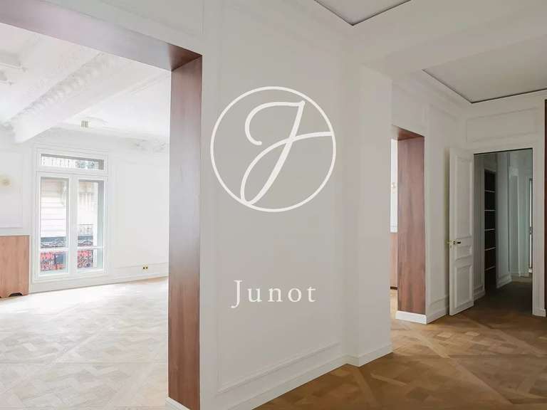 Appartement Paris 8e - 3 chambres - 165m²
