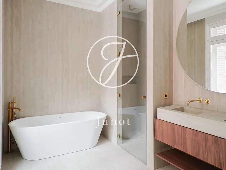 Appartement Paris 8e - 3 chambres - 165m²