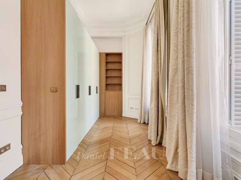 Appartement Paris 8e - 3 chambres - 166m²