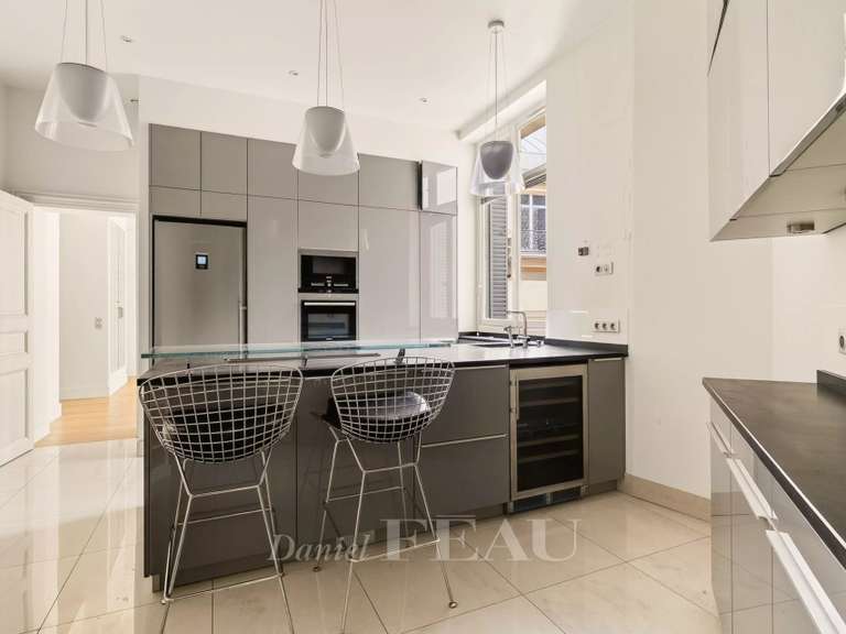Appartement Paris 8e - 3 chambres - 166m²