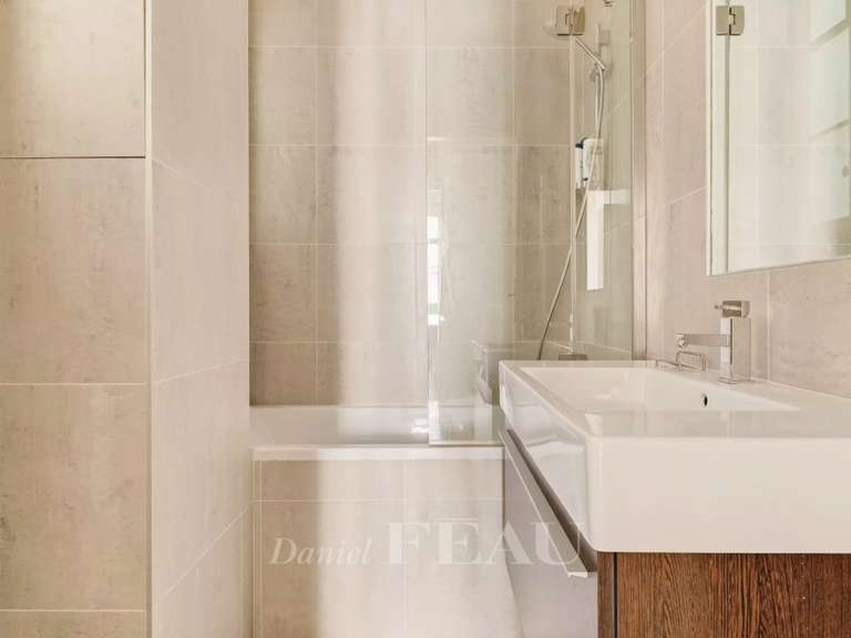 Appartement Paris 8e - 3 chambres - 166m²
