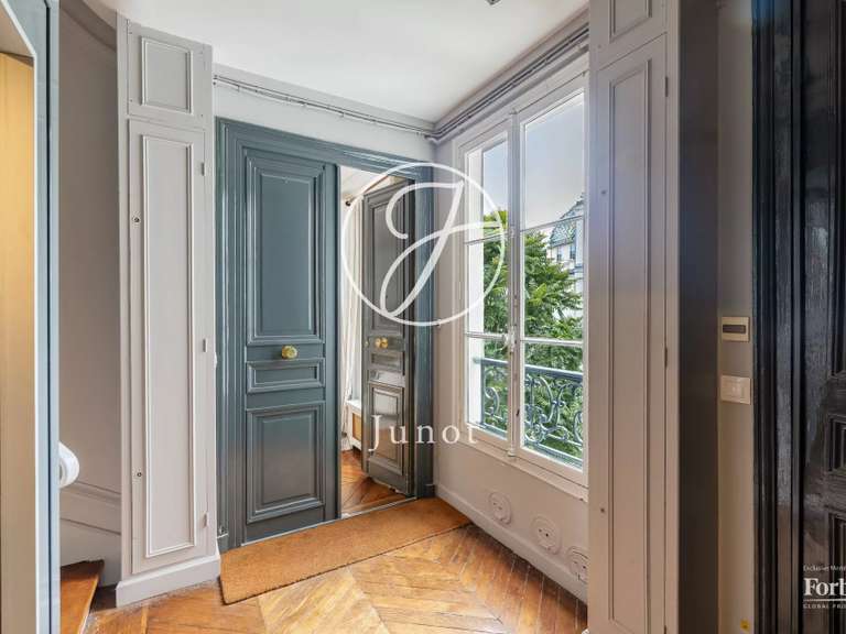 Appartement Paris 8e - 3 chambres - 99m²