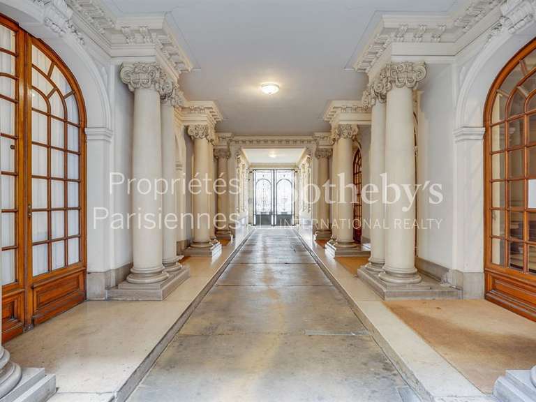Appartement Paris 8e - 3 chambres - 145m²