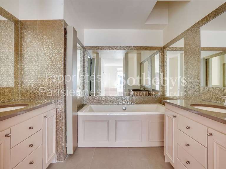 Appartement Paris 8e - 3 chambres - 145m²