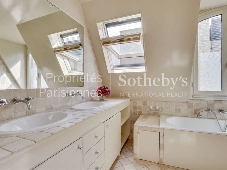 Appartement Paris 8e - 3 chambres - 145m²