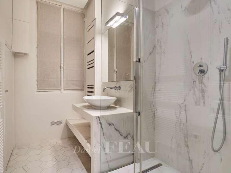 Appartement Paris 8e - 1 chambre - 74m²