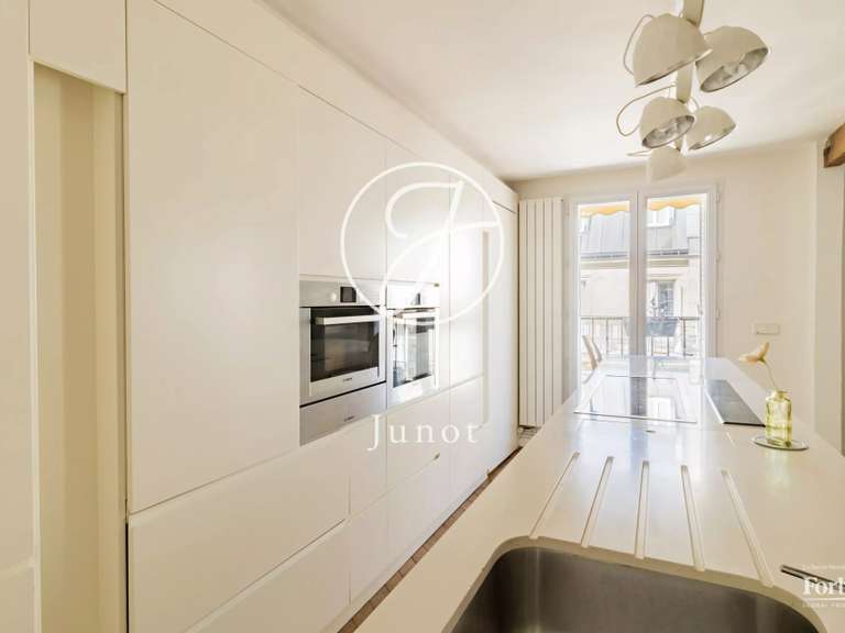Appartement Paris 8e - 3 chambres - 78m²