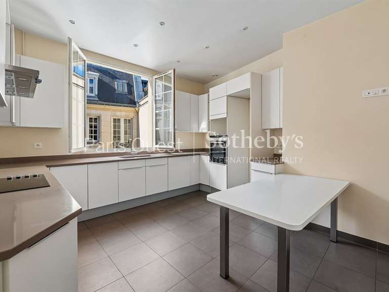 Appartement Paris 8e - 4 chambres - 250m²