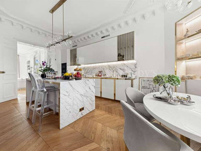 Appartement Paris 8e - 3 chambres - 197m²
