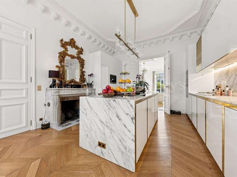 Appartement Paris 8e - 3 chambres - 197m²