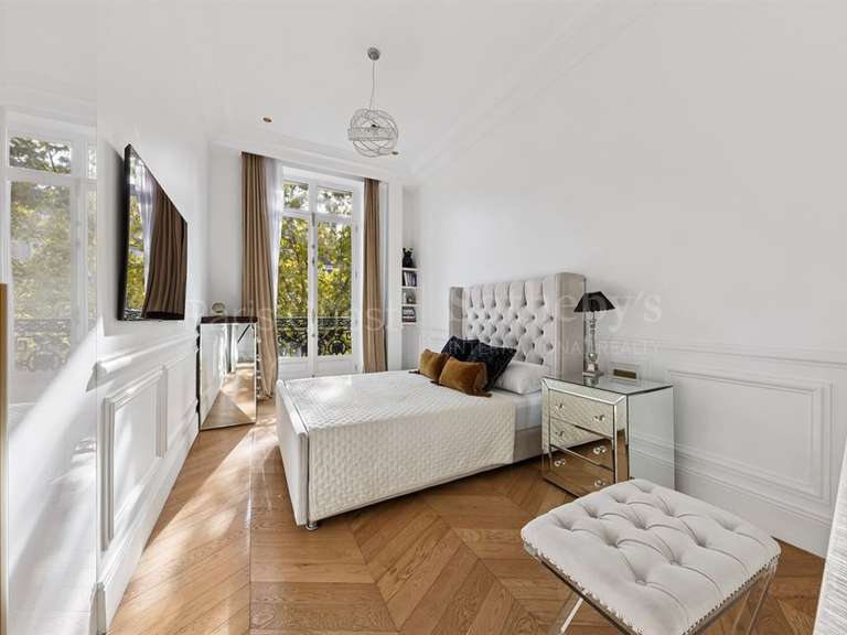 Appartement Paris 8e - 3 chambres - 197m²