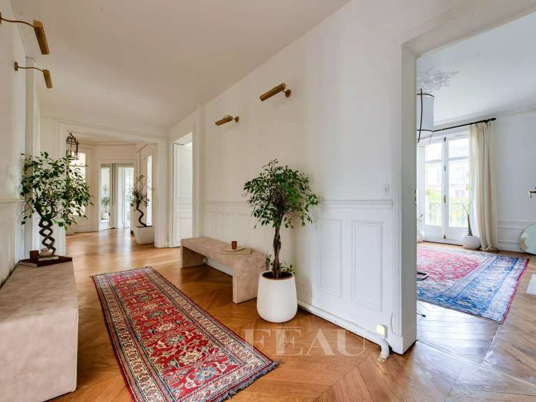 Apartment Paris 8e - 2 bedrooms - 239m²