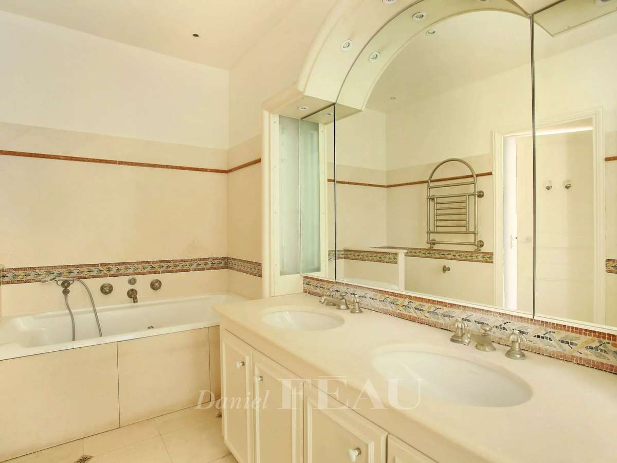 Apartment Paris 8e