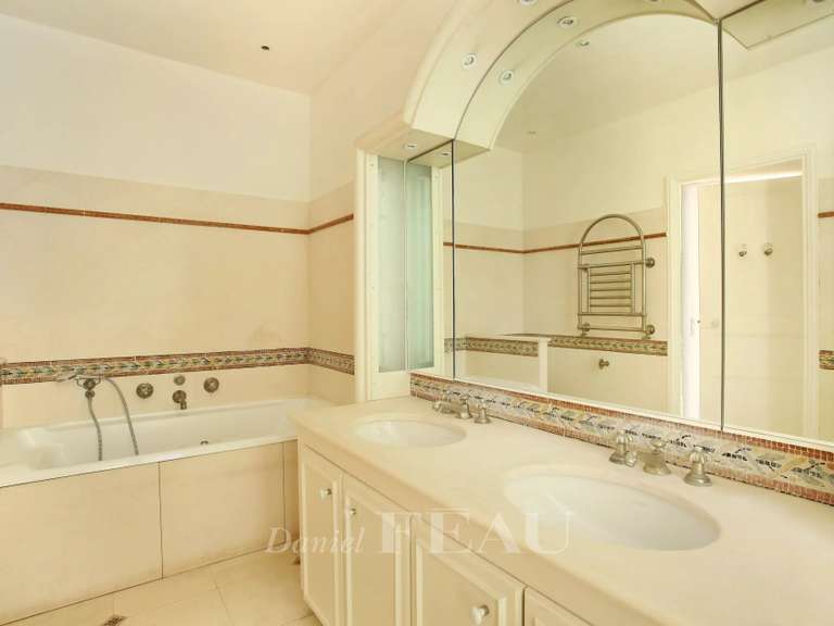 Apartment Paris 8e - 2 bedrooms - 239m²