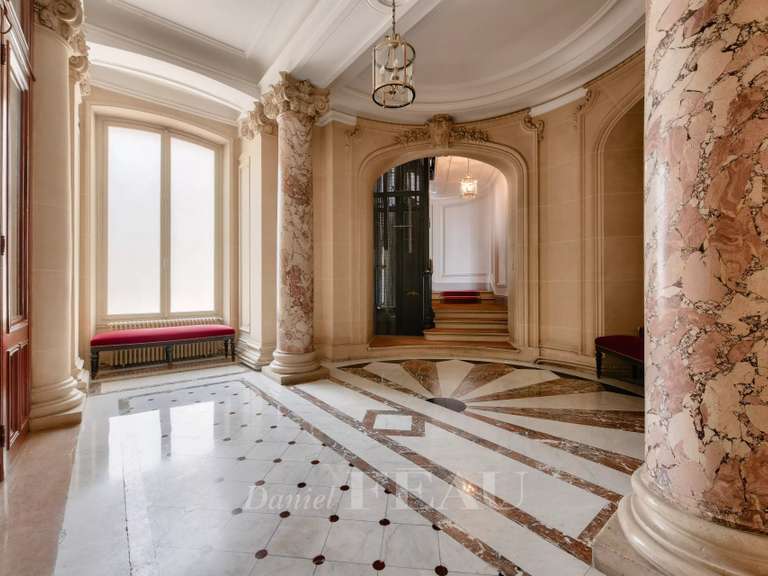 Apartment Paris 8e - 2 bedrooms - 239m²