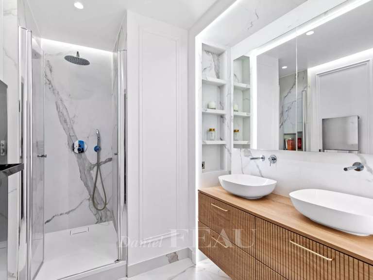 Appartement Paris 8e - 3 chambres - 172m²