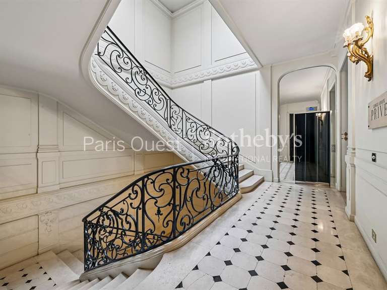Appartement Paris 8e - 4 chambres - 265m²