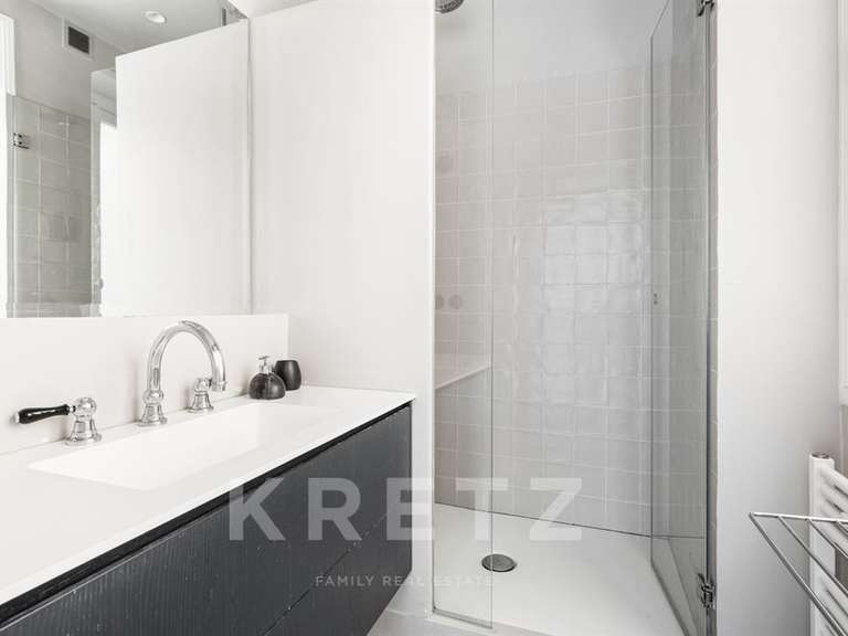 Appartement Paris 8e - 4 chambres - 182m²